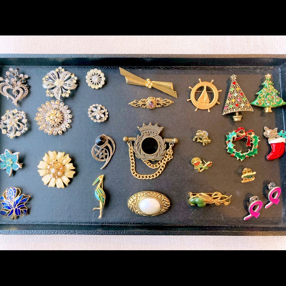 VINTAGE Pins/Brooches sold all together